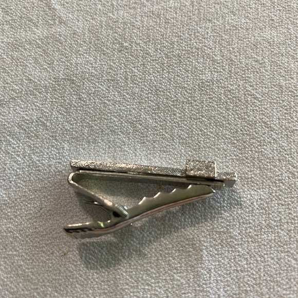 Vintage rhinestone accent silver tone tie bar - Picture 2 of 3